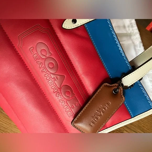 Coach Field Tote 22 With Colorblock Quilting And Coach Badge LIKE NEW - Picture 5 of 12